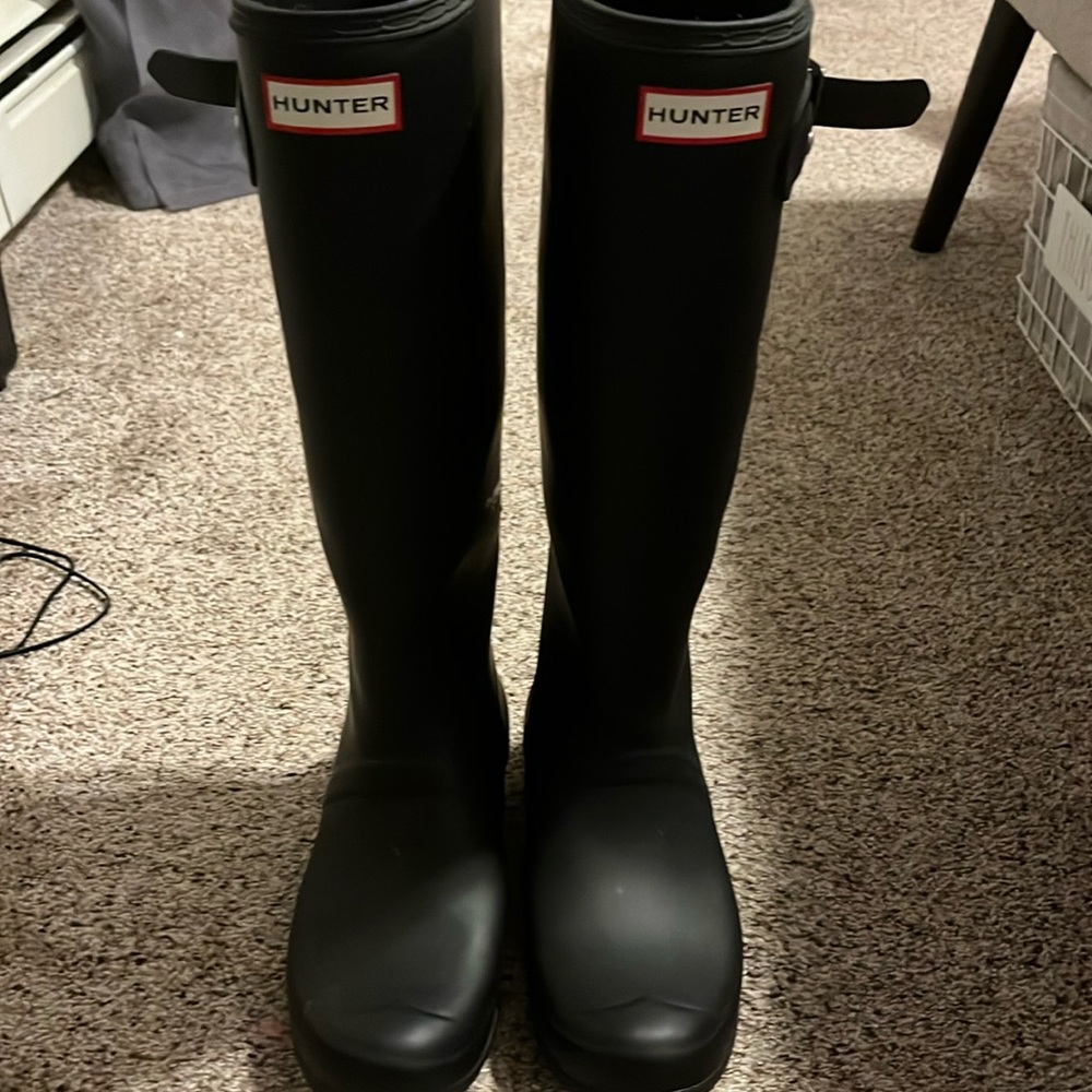 Hunter tall rain boots in matte black
